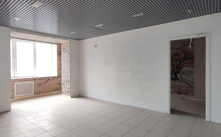 Двухэтажное помещение свободного назначения 490 м² на первой линии фото