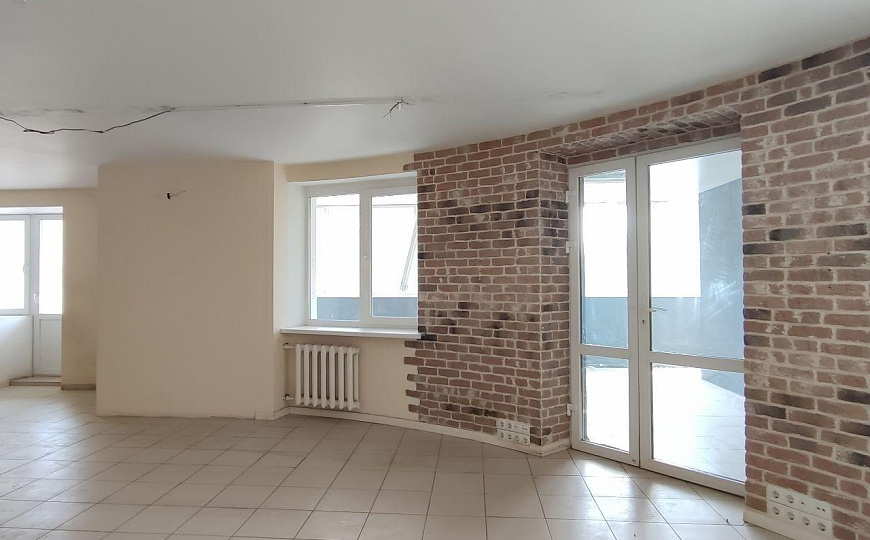 Двухэтажное помещение свободного назначения 490 м² на первой линии фото