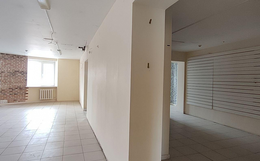 Двухэтажное помещение свободного назначения 490 м² на первой линии фото