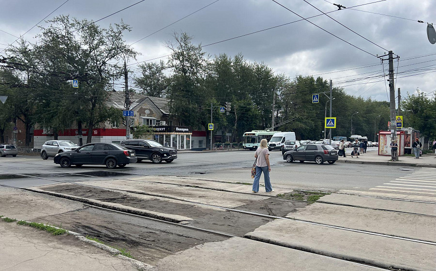 Двухэтажное помещение свободного назначения 490 м² на первой линии фото