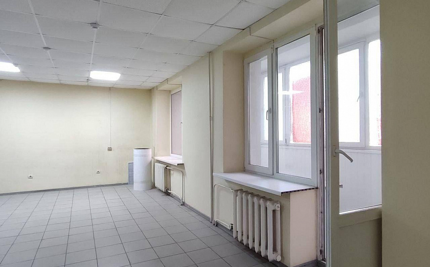 Помещение свободного назначения 150 м2 на первой линии проспекта Кирова фото