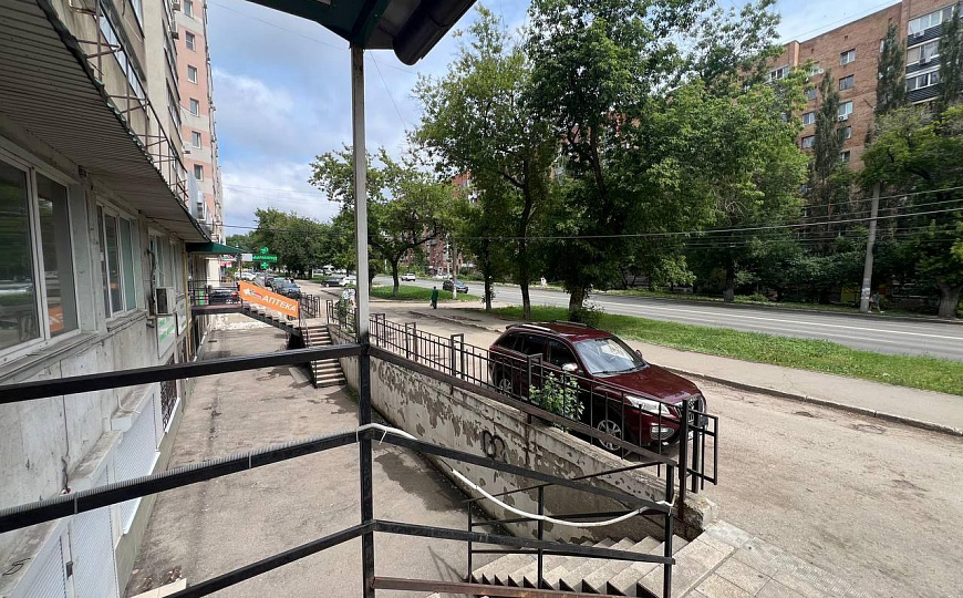 Помещение свободного назначения 150 м2 на первой линии проспекта Кирова фото
