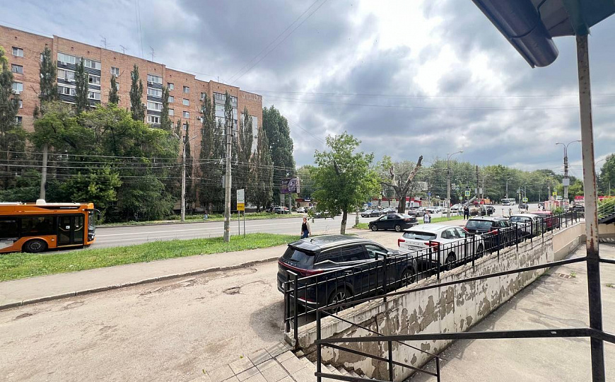 Помещение свободного назначения 150 м2 на первой линии проспекта Кирова фото