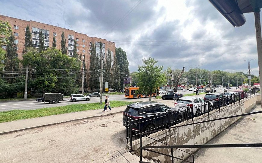 Помещение свободного назначения 150 м2 на первой линии проспекта Кирова фото