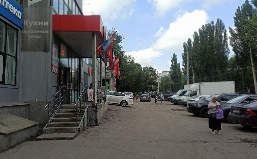 100 м² на первой линии с высоким пешим трафиком фото