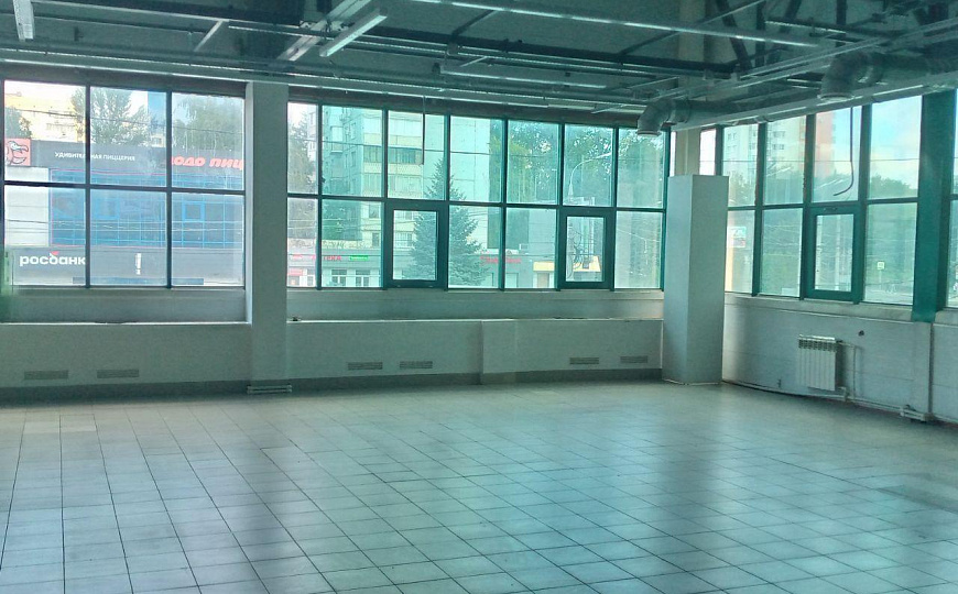 Аренда торгового помещения в ТЦ  225,5 м² фото