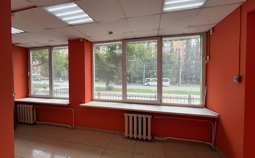 Помещение свободного назначения 150 м² на первой линии фото