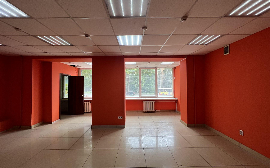 Помещение свободного назначения 150 м² на первой линии фото