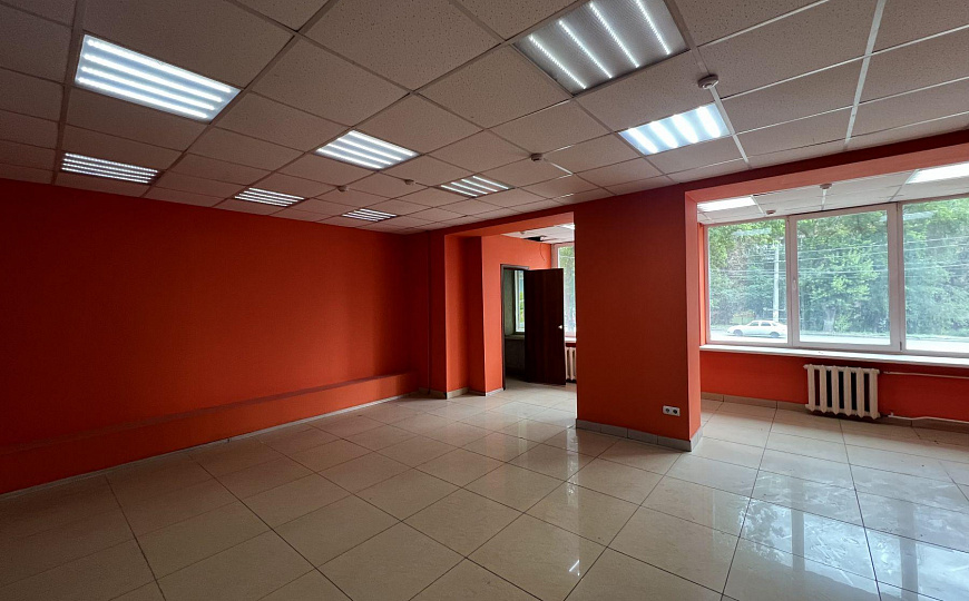 Помещение свободного назначения 150 м² на первой линии фото
