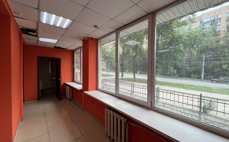 Помещение свободного назначения 150 м² на первой линии фото