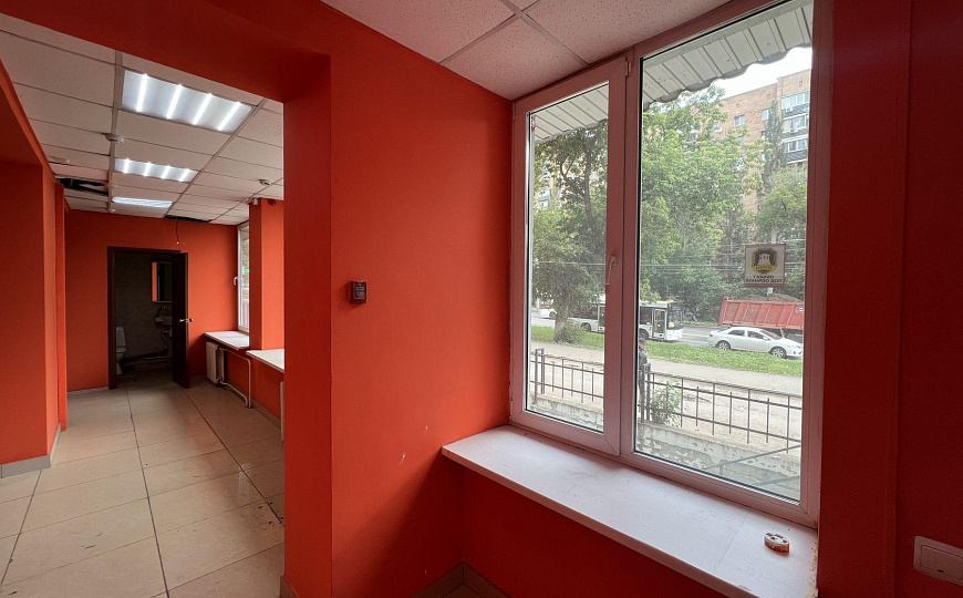 Помещение свободного назначения 150 м² на первой линии фото