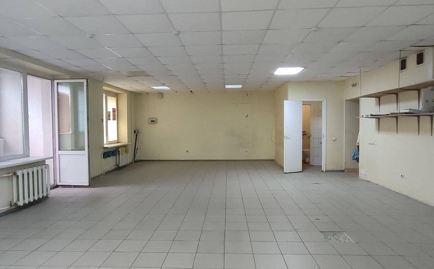 Помещение свободного назначения 150 м² на первой линии фото