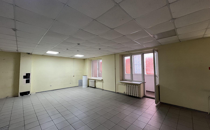 Помещение свободного назначения 150 м² на первой линии фото