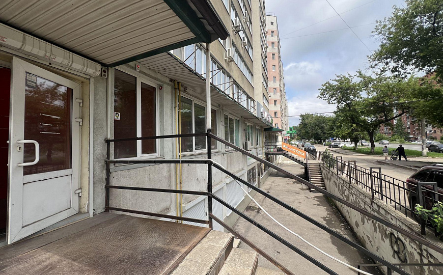 Помещение свободного назначения 150 м² на первой линии фото