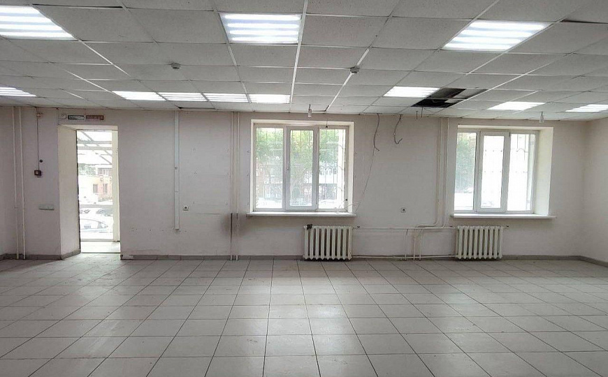 Помещение свободного назначения 120,9 м² на первой линии фото