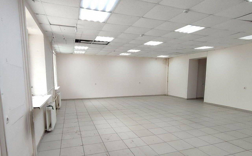 Помещение свободного назначения 120,9 м² на первой линии фото