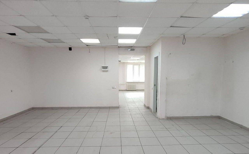 Помещение свободного назначения 120,9 м² на первой линии фото