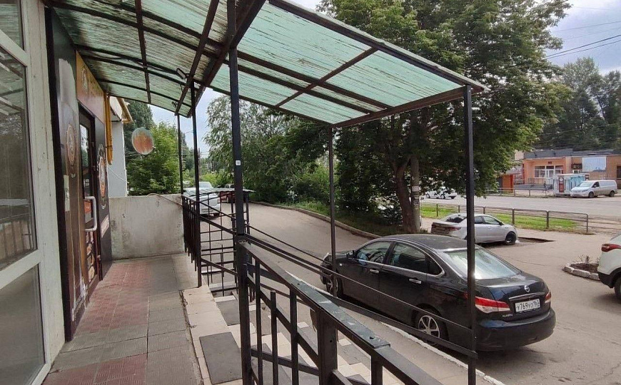 Помещение свободного назначения 120,9 м² на первой линии фото
