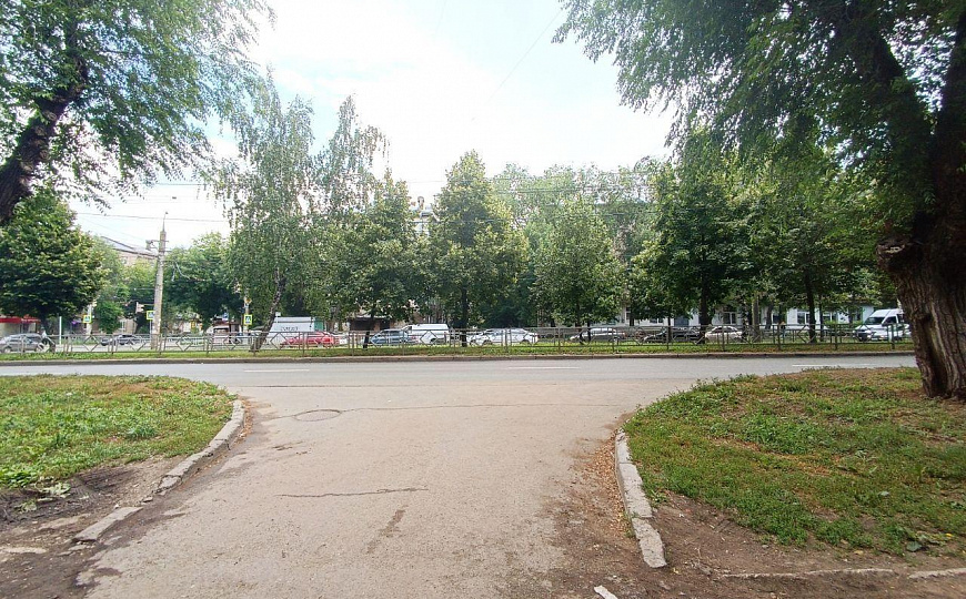 Помещение свободного назначения на первой линии. фото