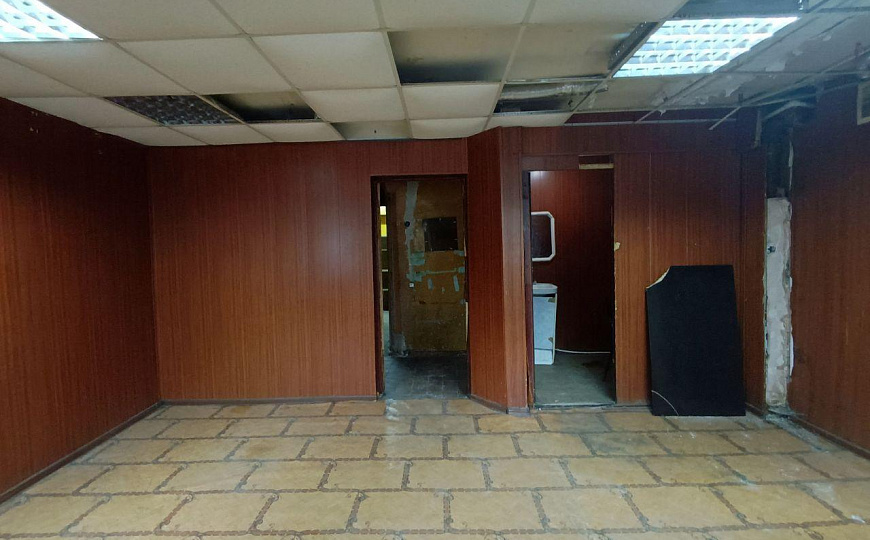 Помещение свободного назначения на первой линии. фото