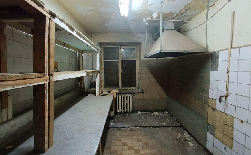 Помещение свободного назначения на первой линии. фото