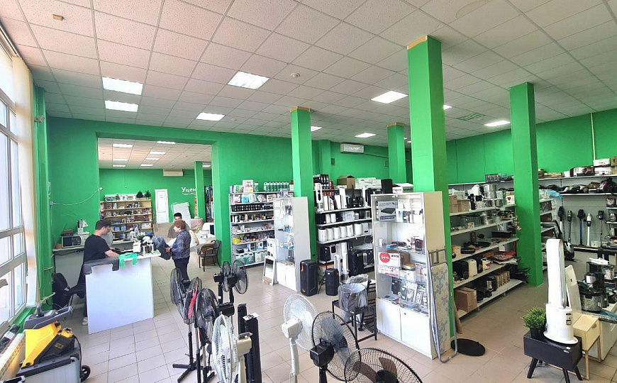 Помещение 267 м² на трафике в центре фото