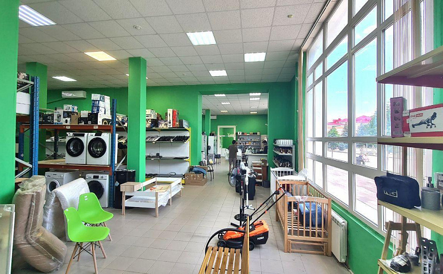 Помещение 267 м² на трафике в центре фото