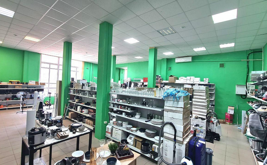 Помещение 267 м² на трафике в центре фото