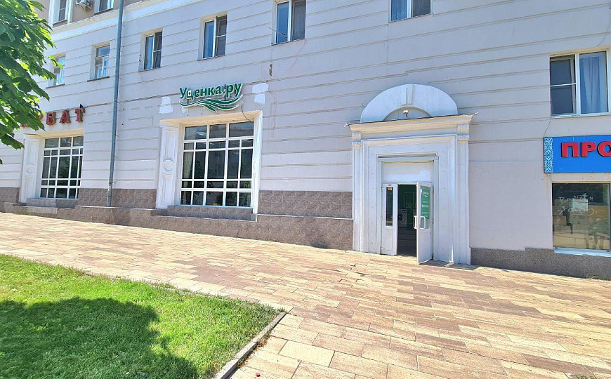 Помещение 267 м² на трафике в центре фото