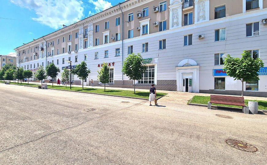 Помещение 267 м² на трафике в центре фото