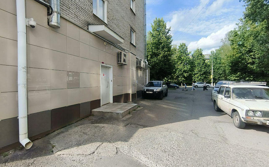 90 м2, 1 этаж с парковкой и разгрузкой в центре Северска фото