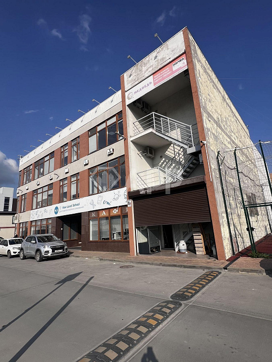 Продаю отдельно стоящее здание, 1 135 м² фото