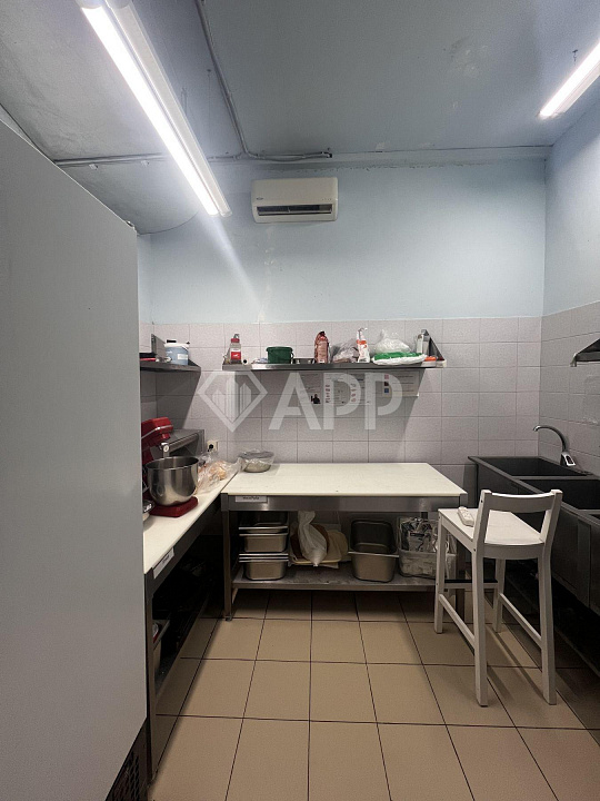 Продаю отдельно стоящее здание, 1 135 м² фото