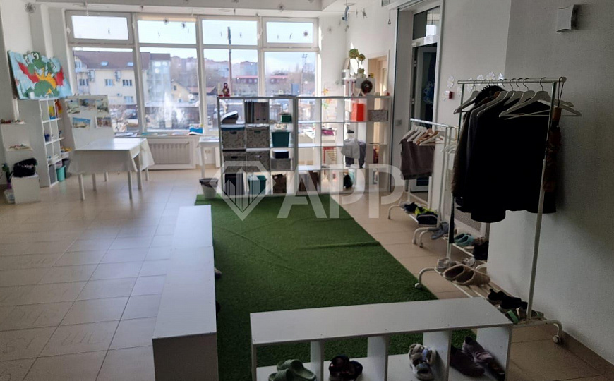 Продаю отдельно стоящее здание, 1 135 м² фото