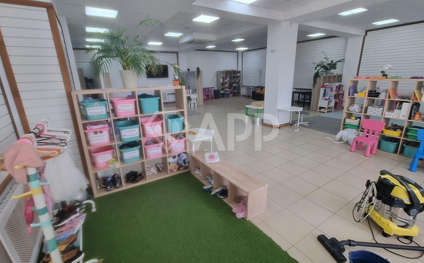 Продаю отдельно стоящее здание, 1 135 м² фото