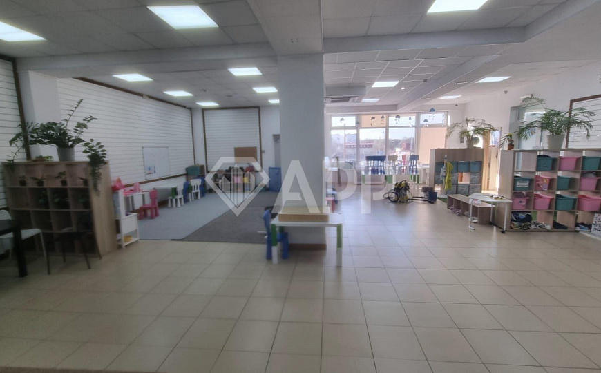 Продаю отдельно стоящее здание, 1 135 м² фото