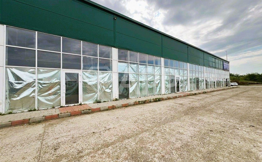 Сдаю торговое помещение, 1 300 м² фото