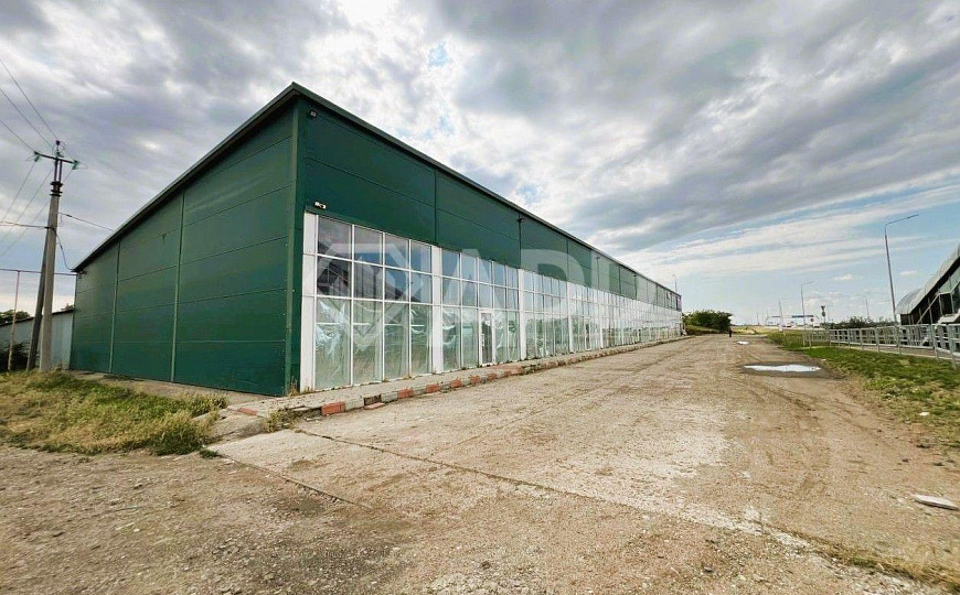 Сдаю торговое помещение, 1 300 м² фото