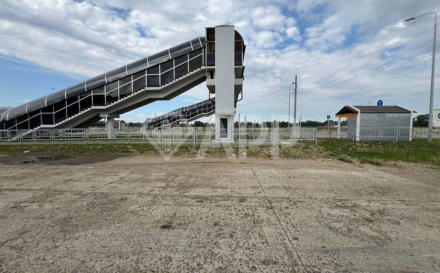 Сдаю торговое помещение, 1 300 м² фото