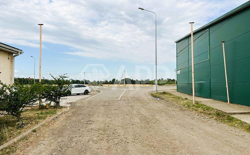 Сдаю торговое помещение, 1 300 м² фото