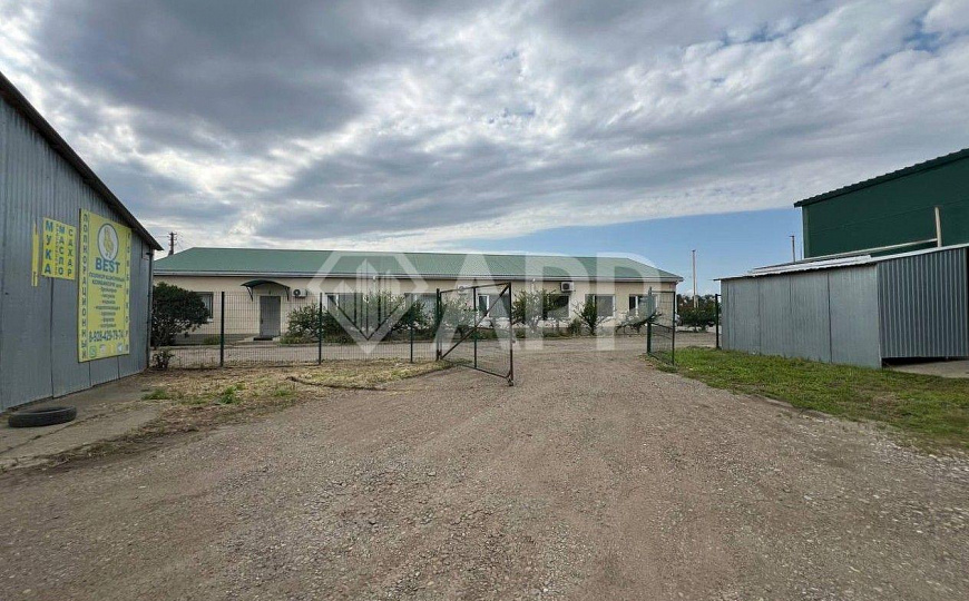 Сдаю торговое помещение, 1 300 м² фото