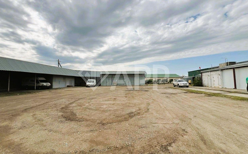 Сдаю торговое помещение, 1 300 м² фото