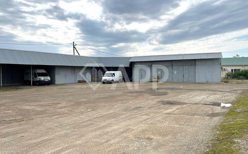 Сдаю торговое помещение, 1 300 м² фото