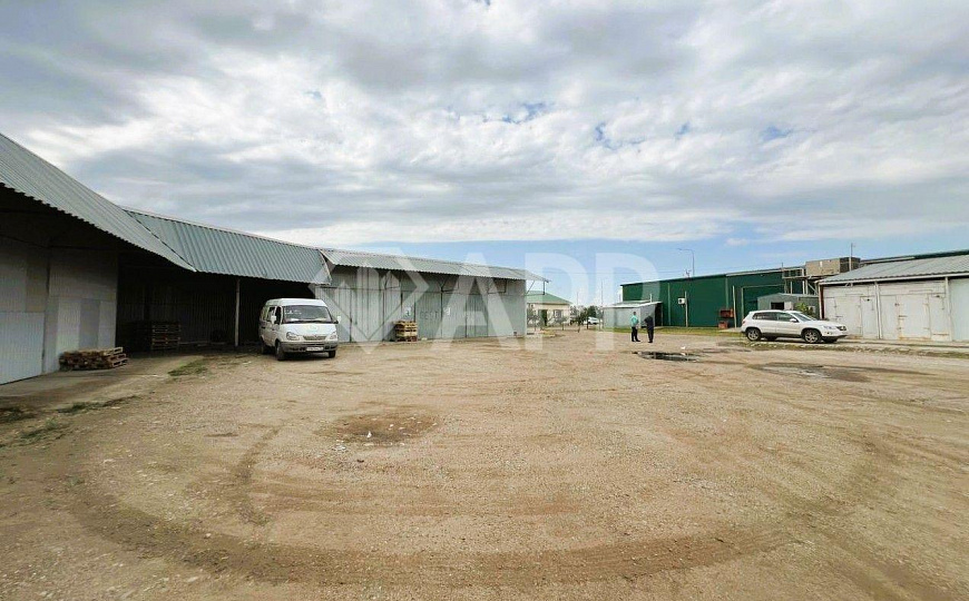 Сдаю торговое помещение, 1 300 м² фото