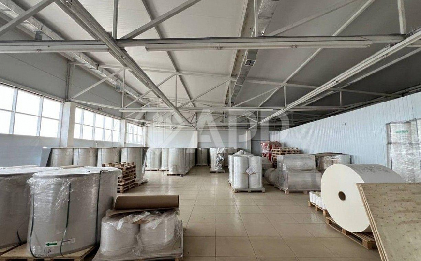 Сдаю торговое помещение, 1 300 м² фото