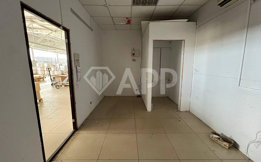 Сдаю торговое помещение, 1 300 м² фото