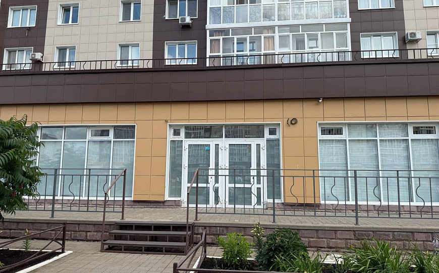 Коммерческое помещение на красной линии фото