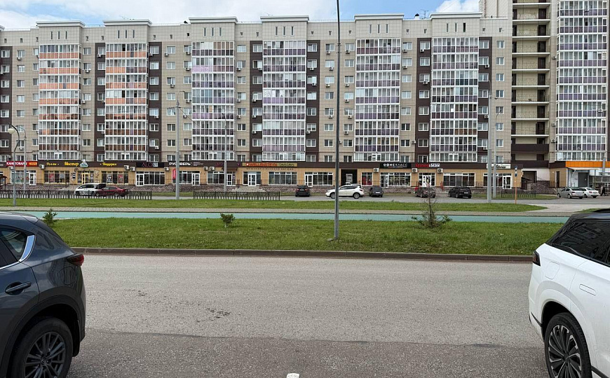 Коммерческое помещение на красной линии фото