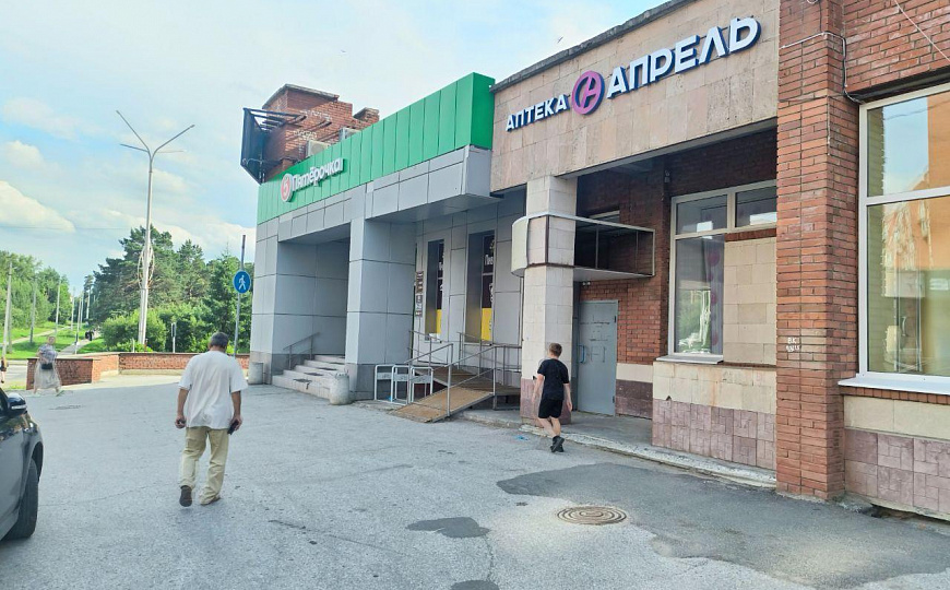 Торговое, 37,6 м² с отдельным входом на потоке "Пятерочки" и аптеки "Апрель" фото