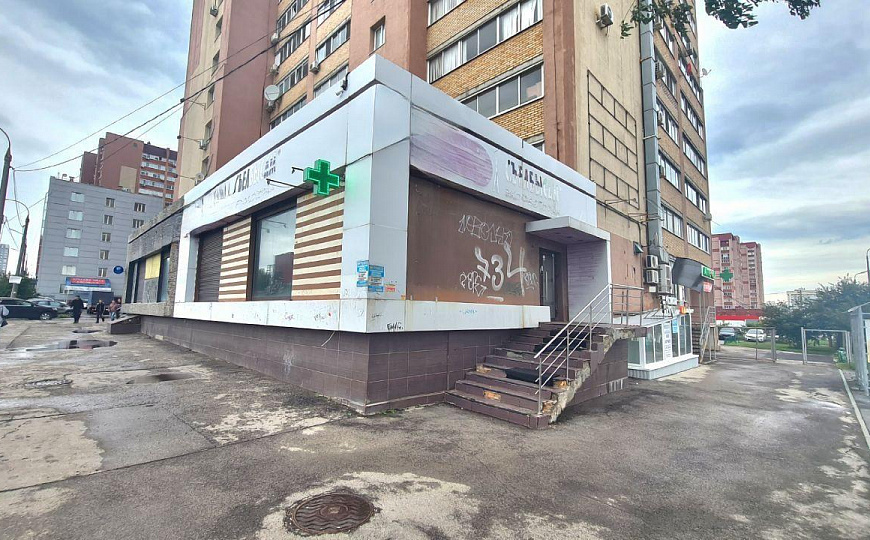 Помещение свободного назначения на пешеходном трафике фото